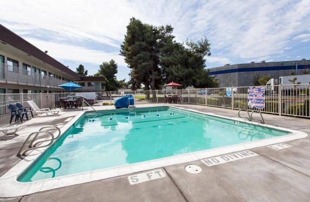 Super 8 by Wyndham Turlock