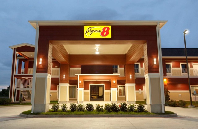 Super 8 by Wyndham Carrizo Springs