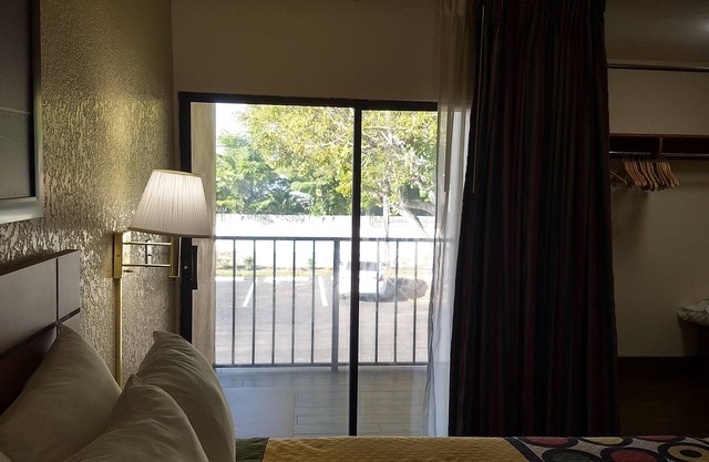 Super 8 by Wyndham North Palm Beach