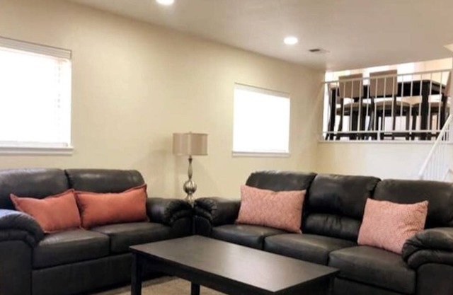Super Clean Home in quiet Centennial Neighborhood