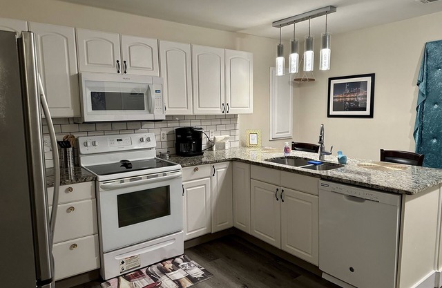 Super comfy 1 bedroom apartment close to downtown