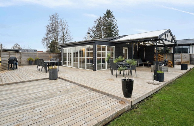 Super cozy holiday home in Nordic style in Høll
