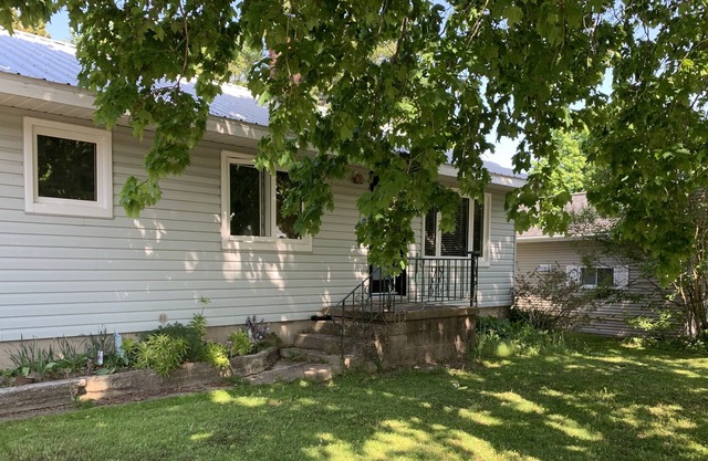 Super cozy home in small town