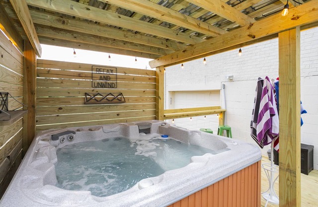 Super Cute 4 bed/2 bath home with Hot Tub/Fire Pit/Game Room!