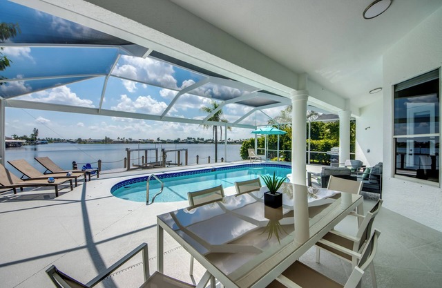 SUPER LAST MINUTE DEAL, Luxury villa with lakeview