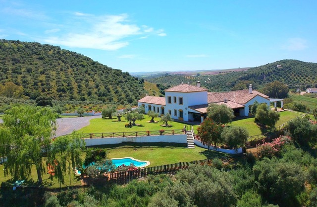 Super luxury country house, situated in the countryside between Seville, Ronda and Malaga 18p