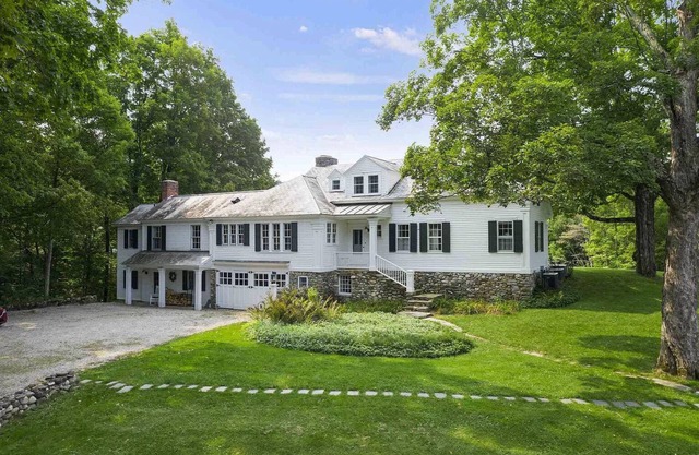 Super Private Estate w/Guest Cottage Near Center