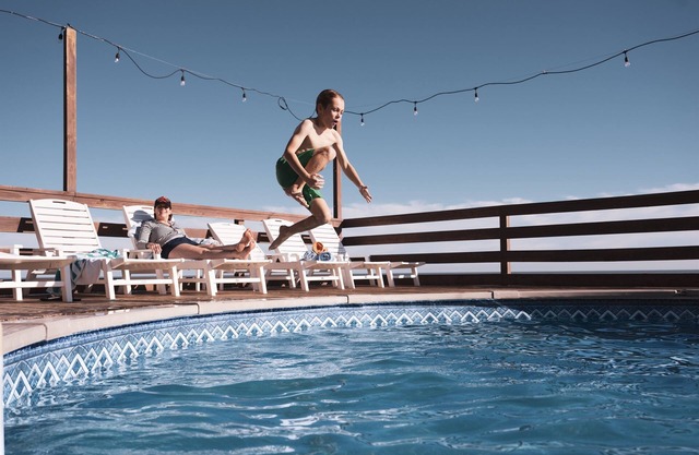Super Rare Heated Pool+ Beachfront!