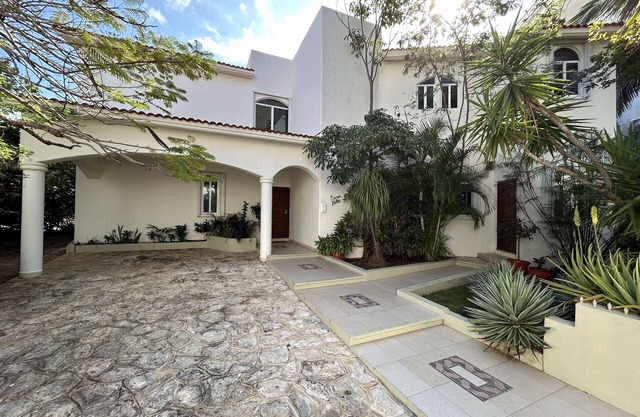 SUPER SPECIAL RATES! Casa Foto - Across the street from the Ocean