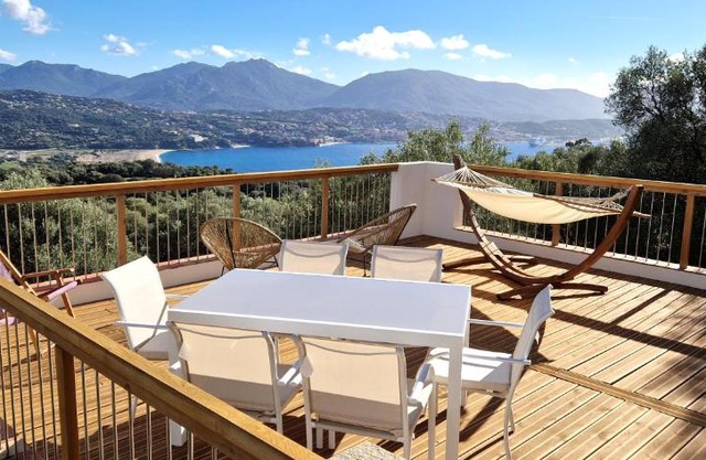 Super villa idyllique & antique avec vue mer imprenable