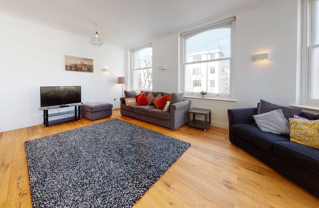 Superb 2 Bed Flat Camden 5 min walk/tube Station