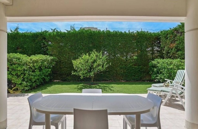 Superb apartment Cannes beach with pool,