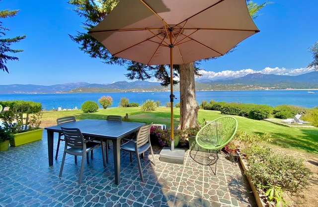 Superb apartment with sea and mountain views, first floor