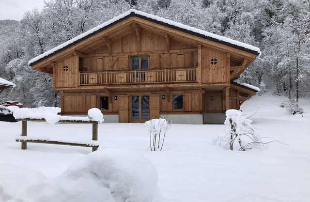 Superb contemporary chalet in a quiet location with beautiful mountain views
