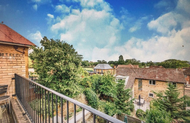 Superb contemporary house with parking close to Wimbledon Common