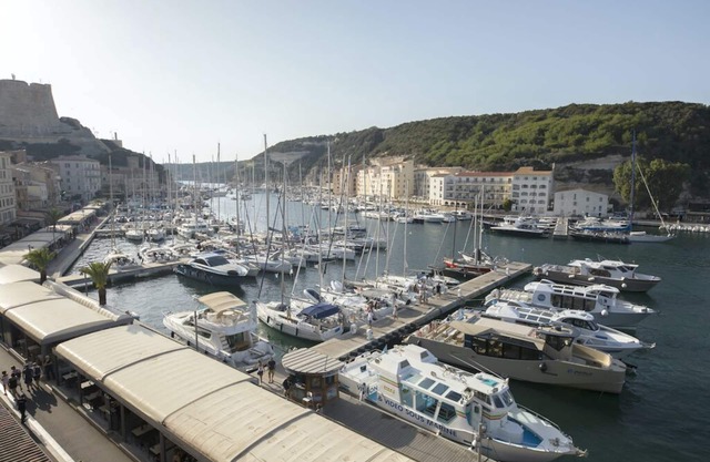 Superb cozy studio on the Bonifacio Marina