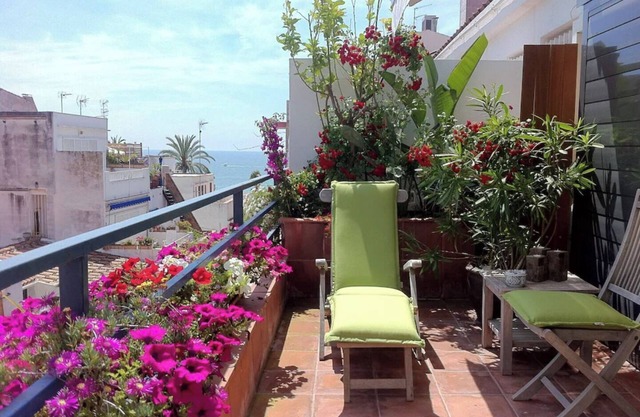 Superb duplex 3 terraces right in the city center, 50m from the sea