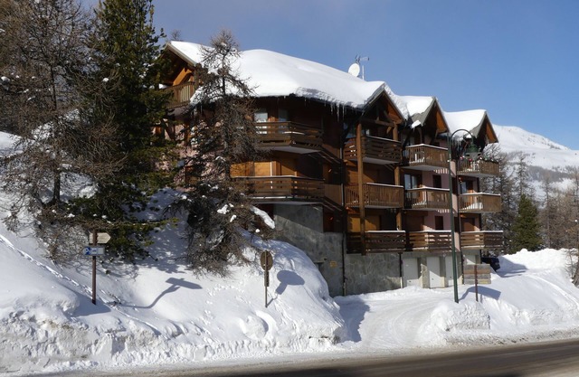 SUPERB Duplex 8-10 people, Vars Les Claux center, ski slopes, 97m2