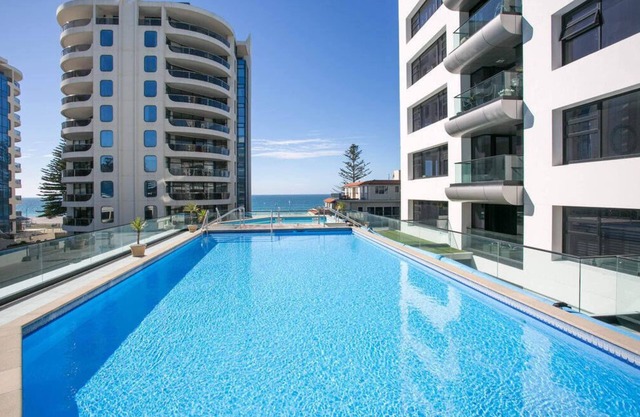 Superb Elevated Sea Views with Heated Pool, Gym
