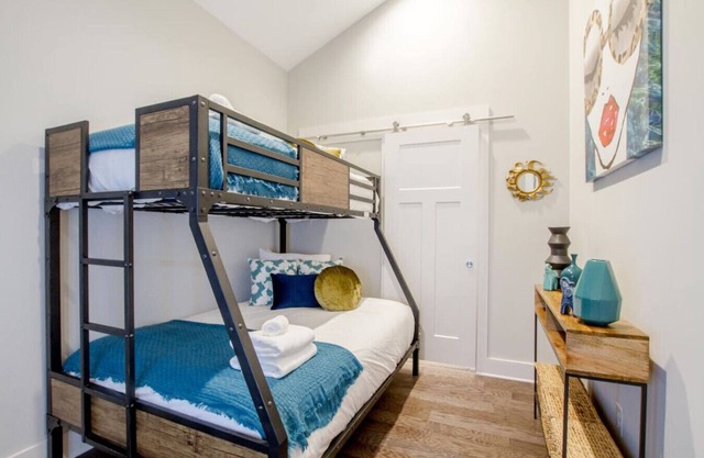 Superb Luxury-Big And Gorgeous- 10 Comfy Beds
