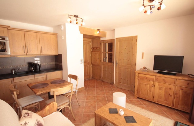 Superb new 2-room with pool, covered parking and Wi-Fi