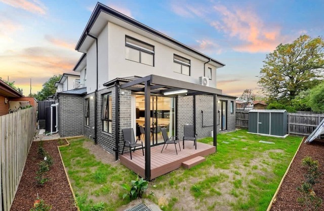 Superb Newly Built Family 4BR Townhouse in Burwood