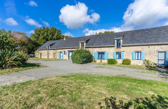 Superb stone farmhouse in the heart of the peninsula