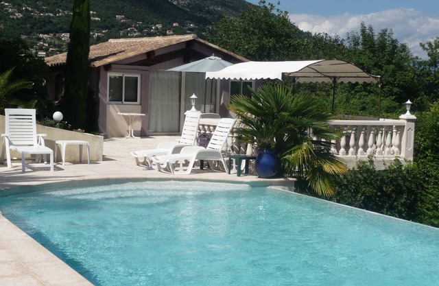 Superb studio with terrace and pool