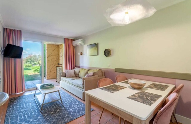Superb T2 + Terrace. Direct acces golf course+pool