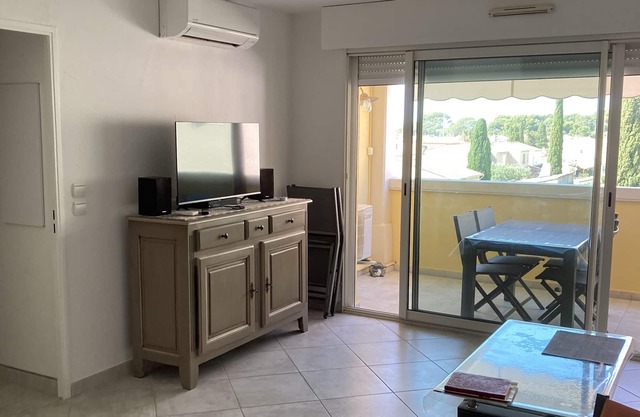 Superb T3 with terrace, clear view, 5mn beach and port by car