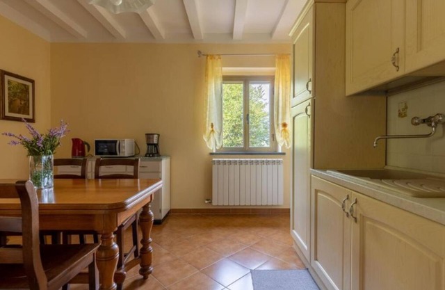 Superb "Tuscan" style cottage dominates a magical landscape, welcomes families.