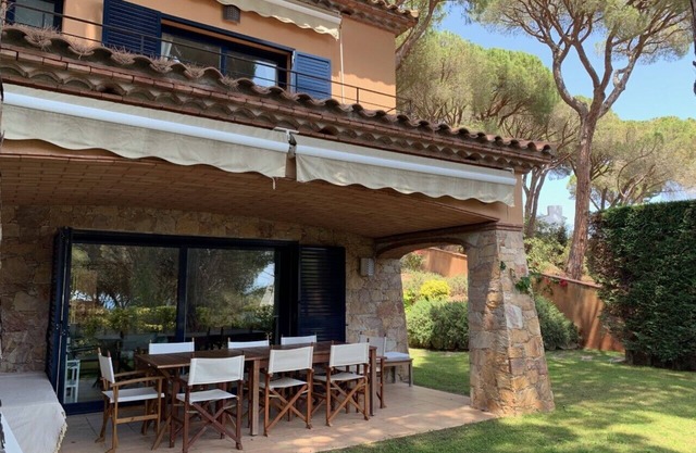 Superb villa near the sea Calella de Palafrugell, garden and two swimming pools