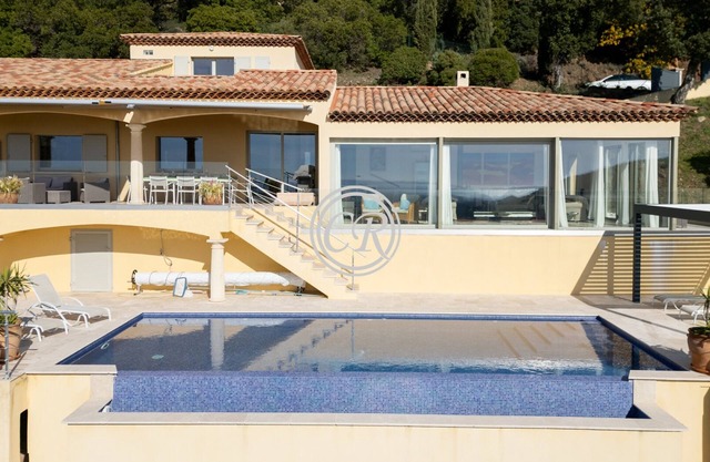 Superb Villa in Valcros for 9 persons with pool and sea view