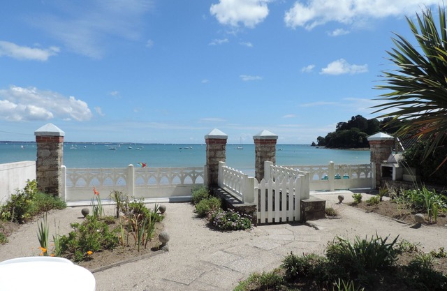 Superb villa directly on the beach