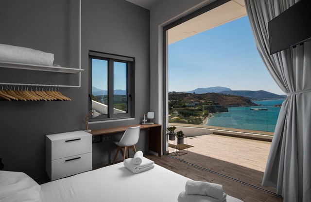 Superb villa with breath-taking view !