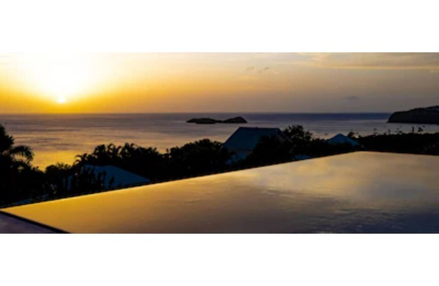 Superb villa with sea view and Cousteau reserve with mirror pool 5*