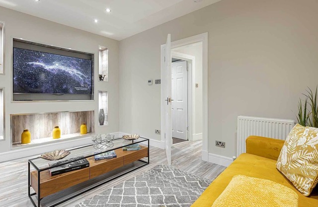Superior One Bedroom Apartment 200