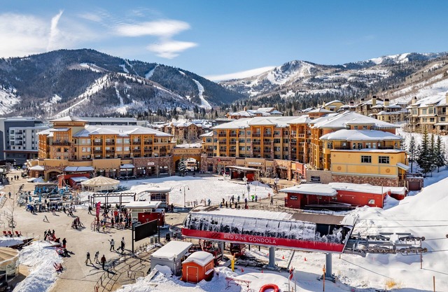 Superior Ski In Ski Out w/Direct Views of Slopes & Gondola Pool Conde Nast Forbes Award Winner B422