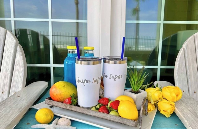 "Surfin Safari" - 2B/2B BEACHFRONT, New remodel, Gated, washer/dryer, FRONT ROW