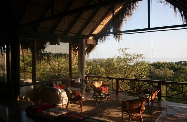 Surfingbirds Home for Surfers and Birdwatchers, restaurants at walking-distance