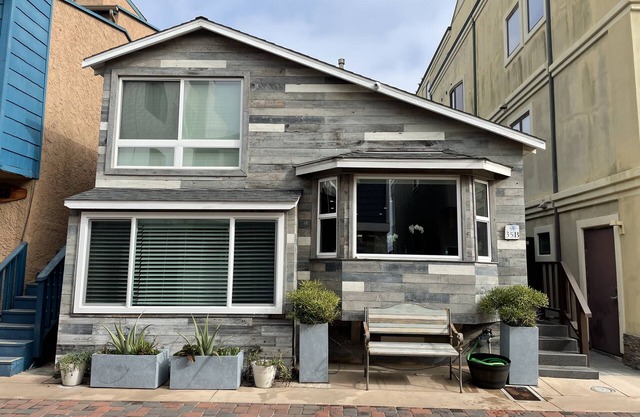 Surfside Classic Californian Cottage Steps To A Guard Gated Private Beach