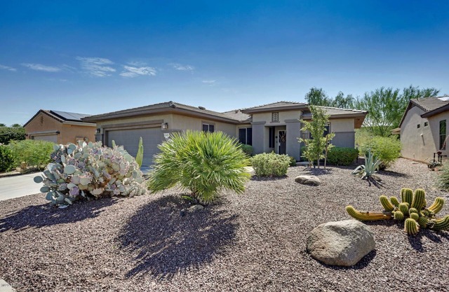 Surprise Home in Grand 3 Bdrm, 2 Bath in 55+ community, near Spring Training