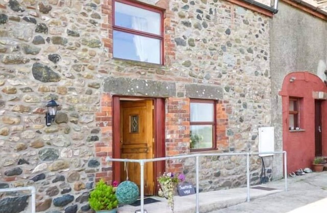 SURPRISE VIEW, pet friendly, character holiday cottage in Ravenglass