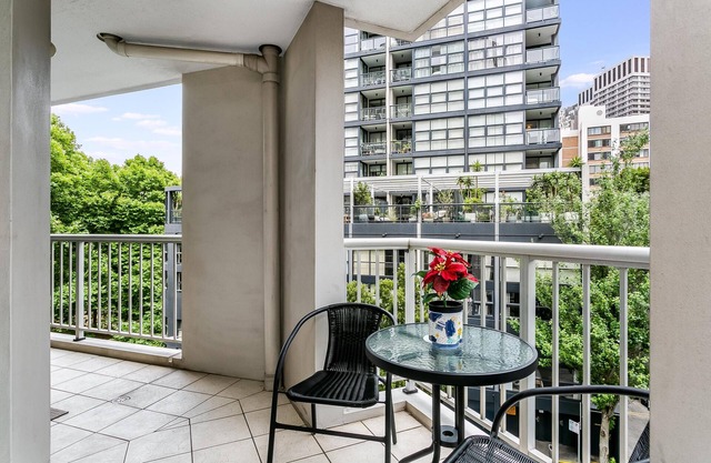 Surry Hills- SHL28 - Pelican Street - Sunny 1-Bedroom Apartment with Balcony + Gym Sauna Access