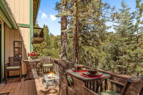 Sutter Ln by AvantStay Beautifully Remodeled Kitchen4Cabin-Chic Bedrooms