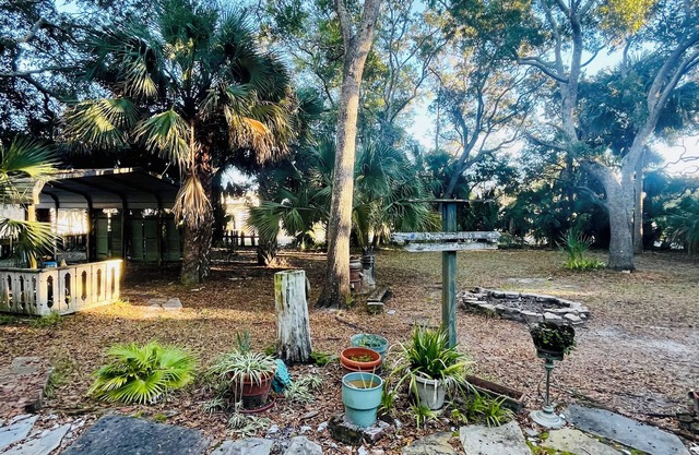 Sutton Place: Downtown Apalachicola Cottage