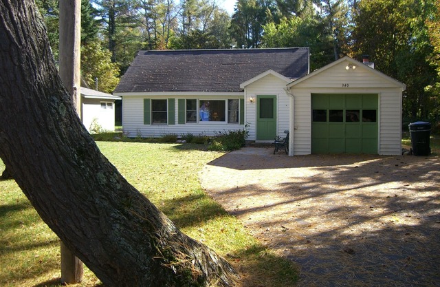 Suttons Bay-Pet Friendly-Walk to Brewery, beach, town, shops