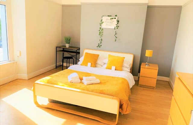 Swansea Beach Townhouse - 350 yard from the beach!