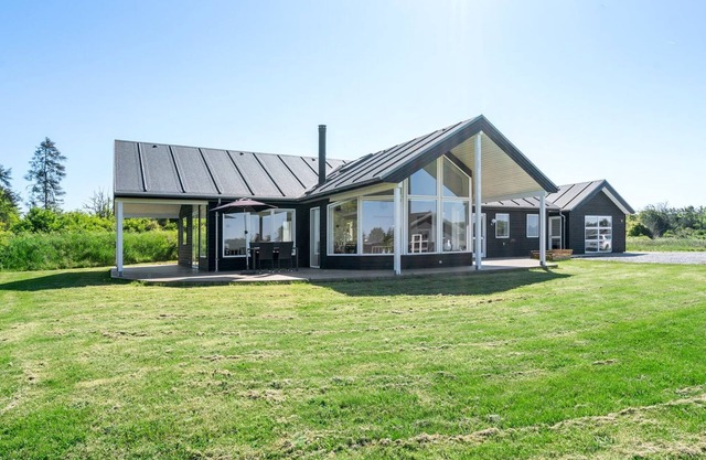 "Swarthofthi" - 1.5km from the sea by Interhome