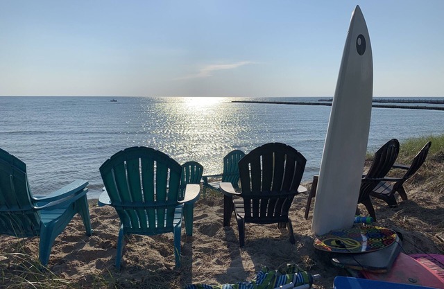 Sweeping LakeMI Views, Steps to Wide Sandy Beach, Sleeps 9+ or 18 w/Bonus Suites